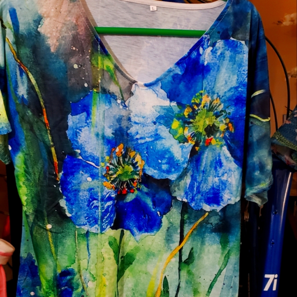 Woman's size Large Short sleeve shirt